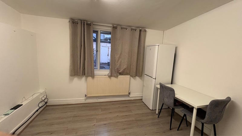 Room Osborn Street in Greater London