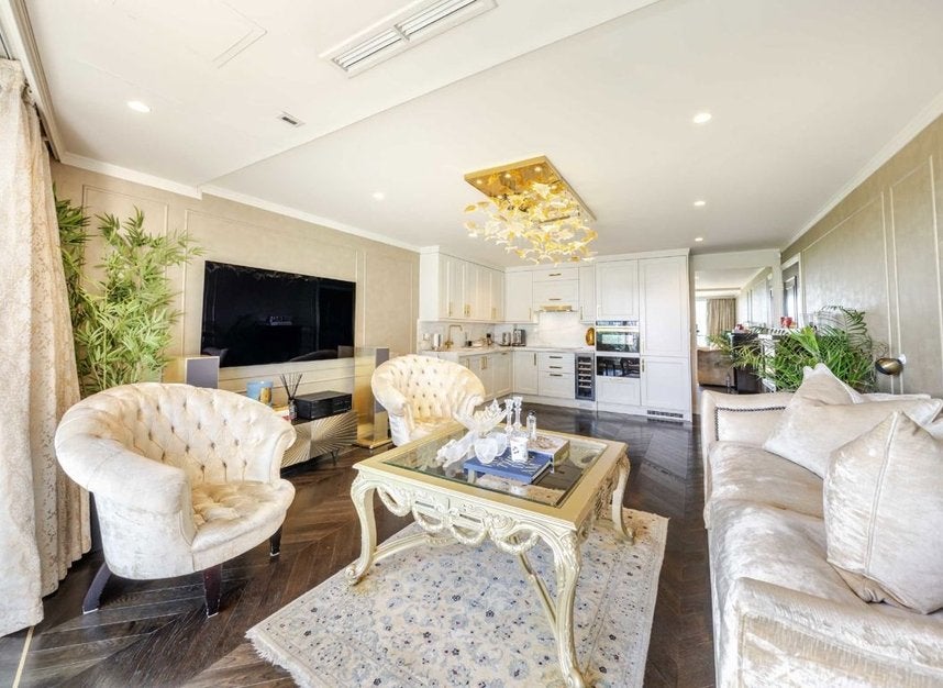 Flat Winchester Mews in Greater London