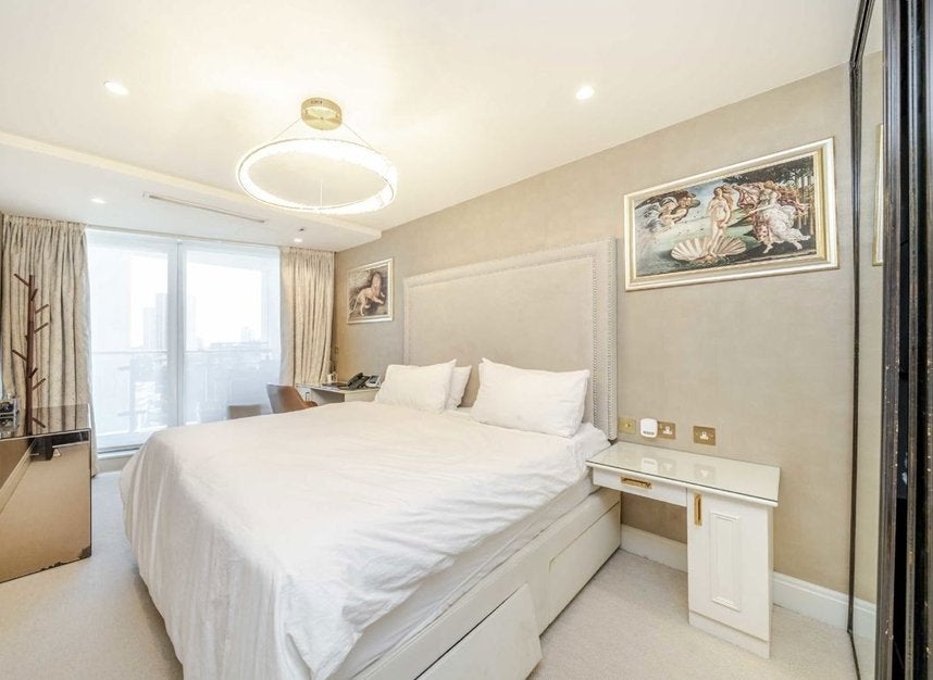 Flat Winchester Mews in Greater London
