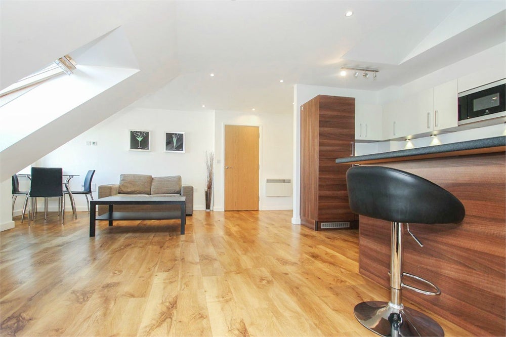 Flat Porters Way in Greater London