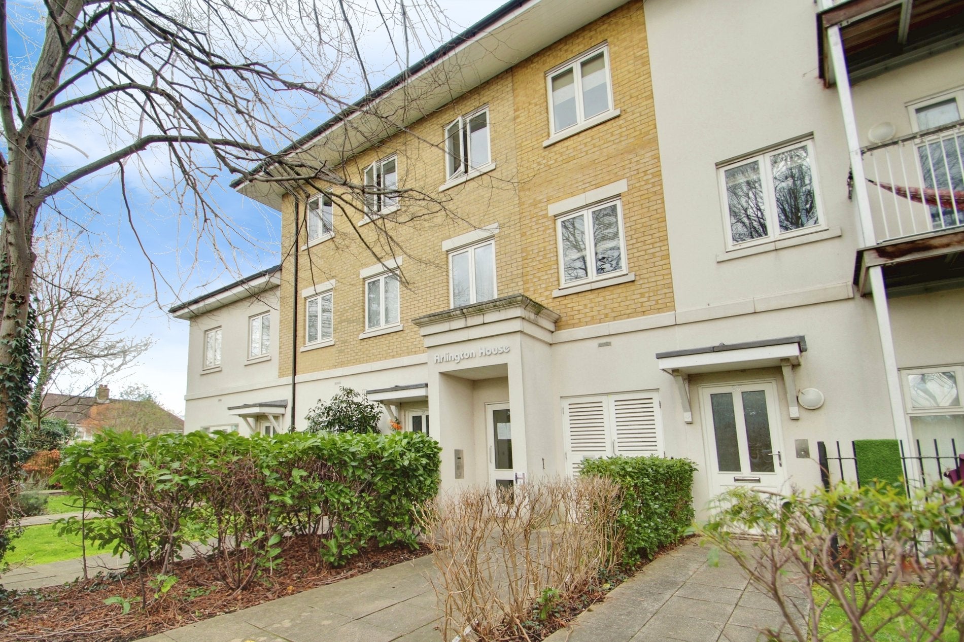 Flat Porters Way in Greater London