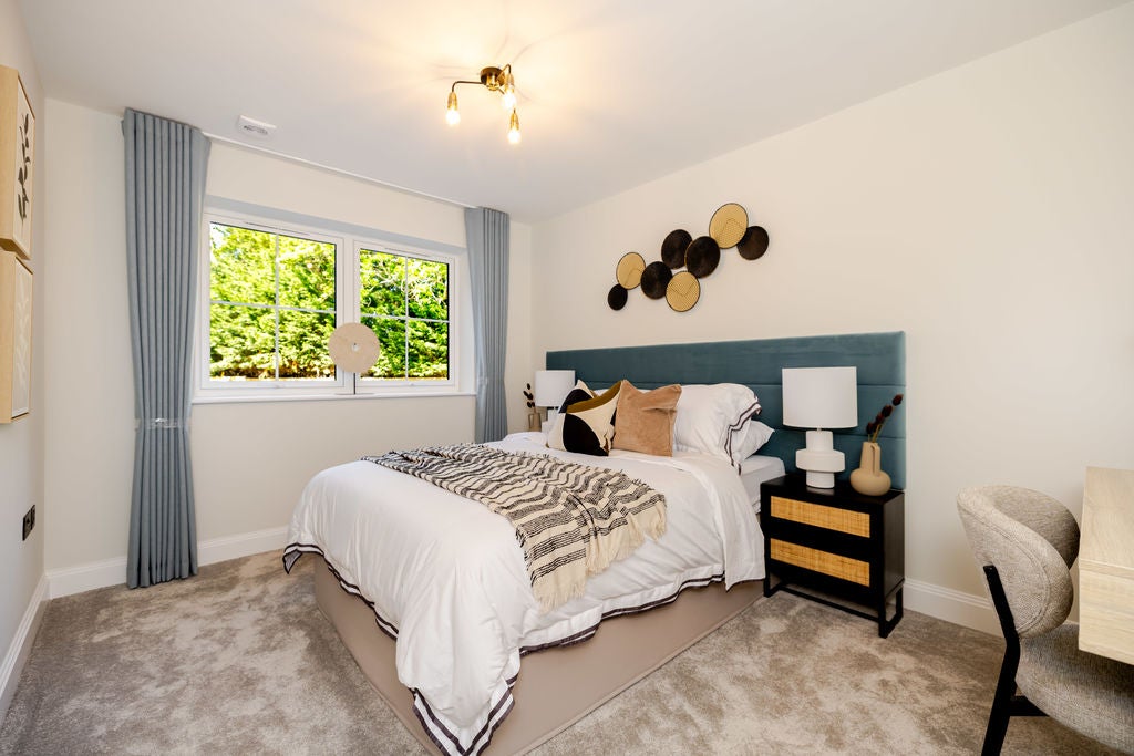 Flat Farleigh Road in Warlingham
