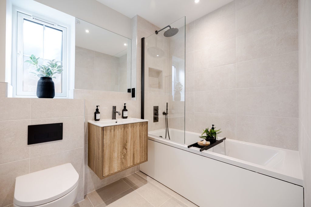 Flat Farleigh Road in Warlingham