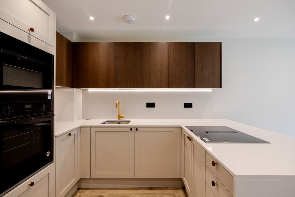 Flat Farleigh Road in Warlingham