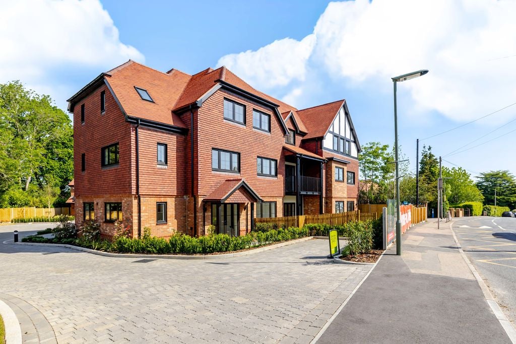 Flat Farleigh Road in Warlingham