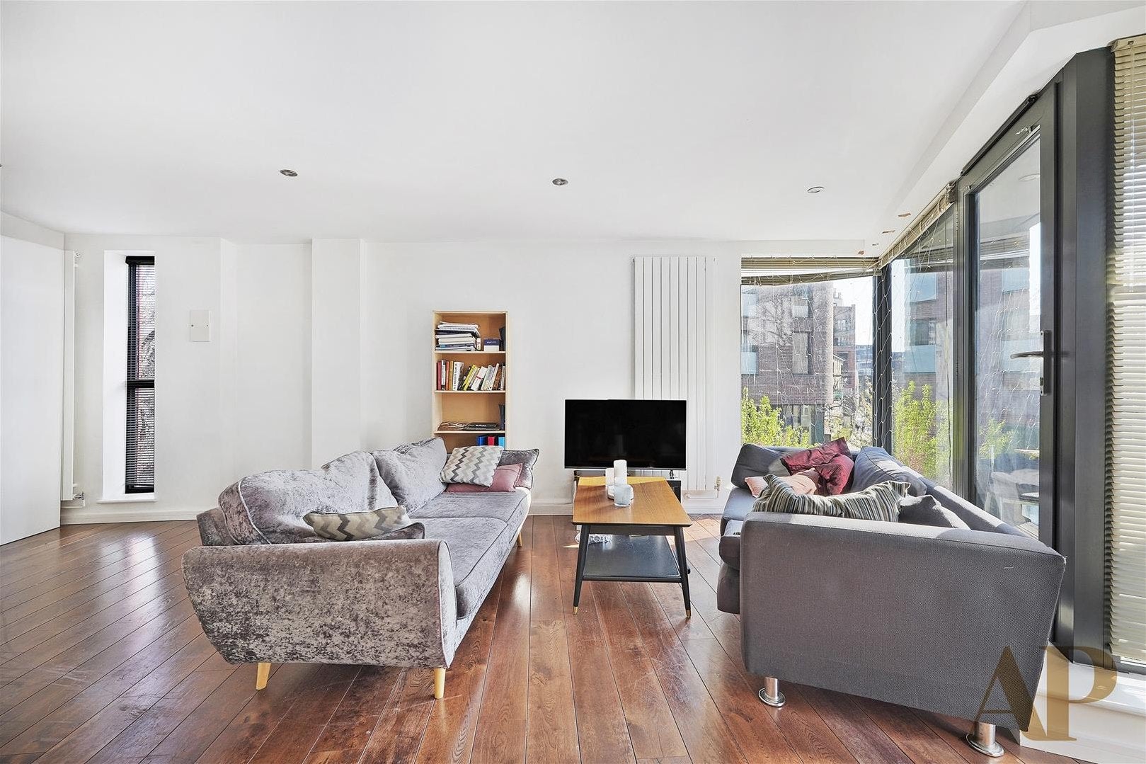 Flat Webber Street in Greater London