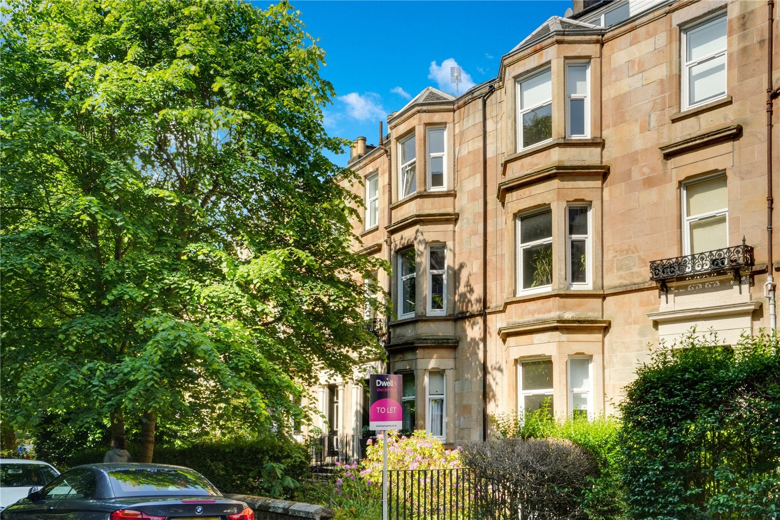 Flat Camphill Avenue in Glasgow