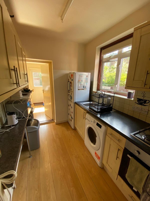 Room Vartry Road in Greater London