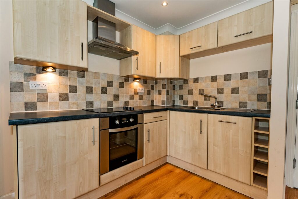 Flat Hazel Avenue in Rushmoor