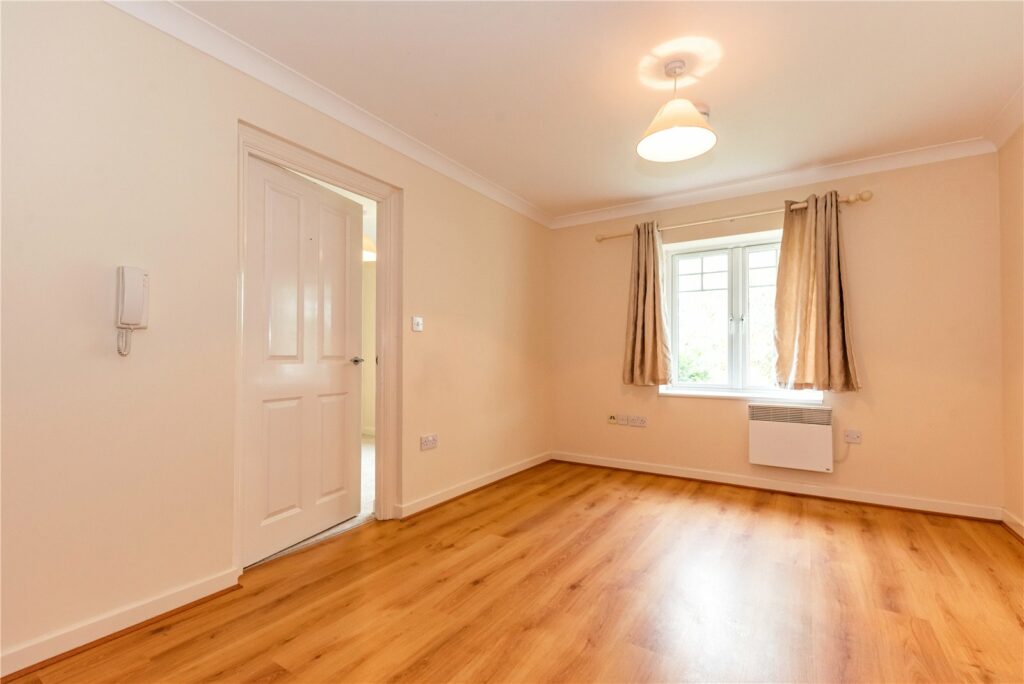 Flat Hazel Avenue in Rushmoor