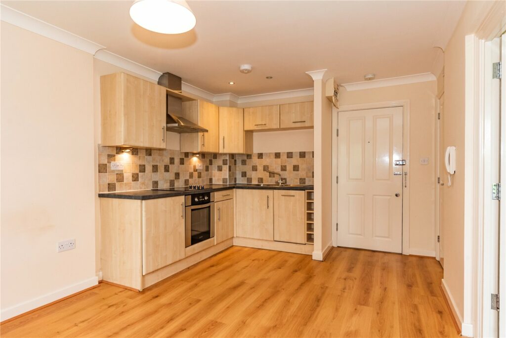 Flat Hazel Avenue in Rushmoor