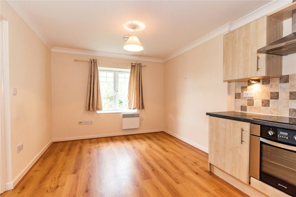 Flat Hazel Avenue in Rushmoor