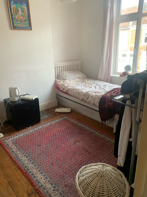 Room Dunkerry Road in Bristol