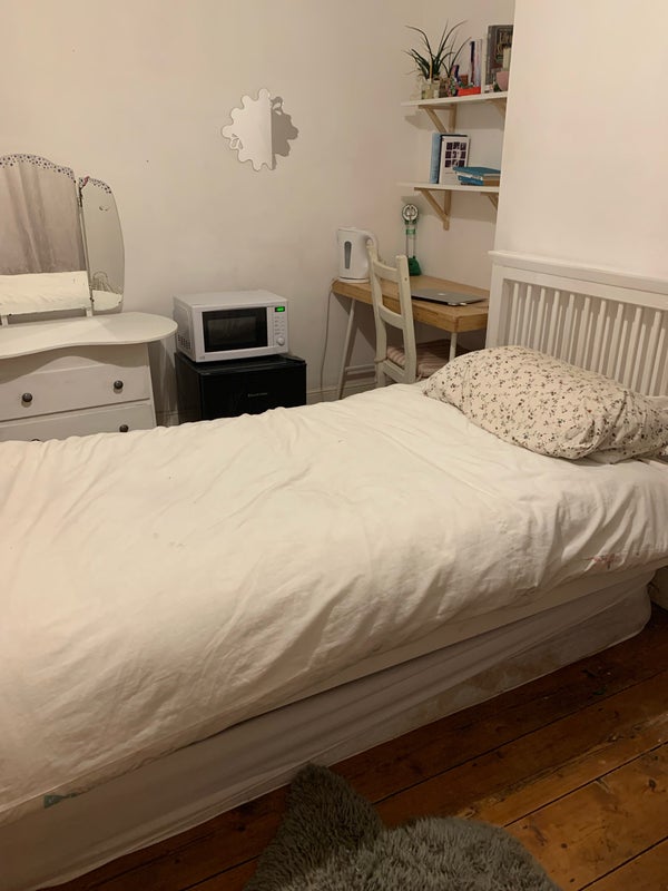 Room Dunkerry Road in Bristol