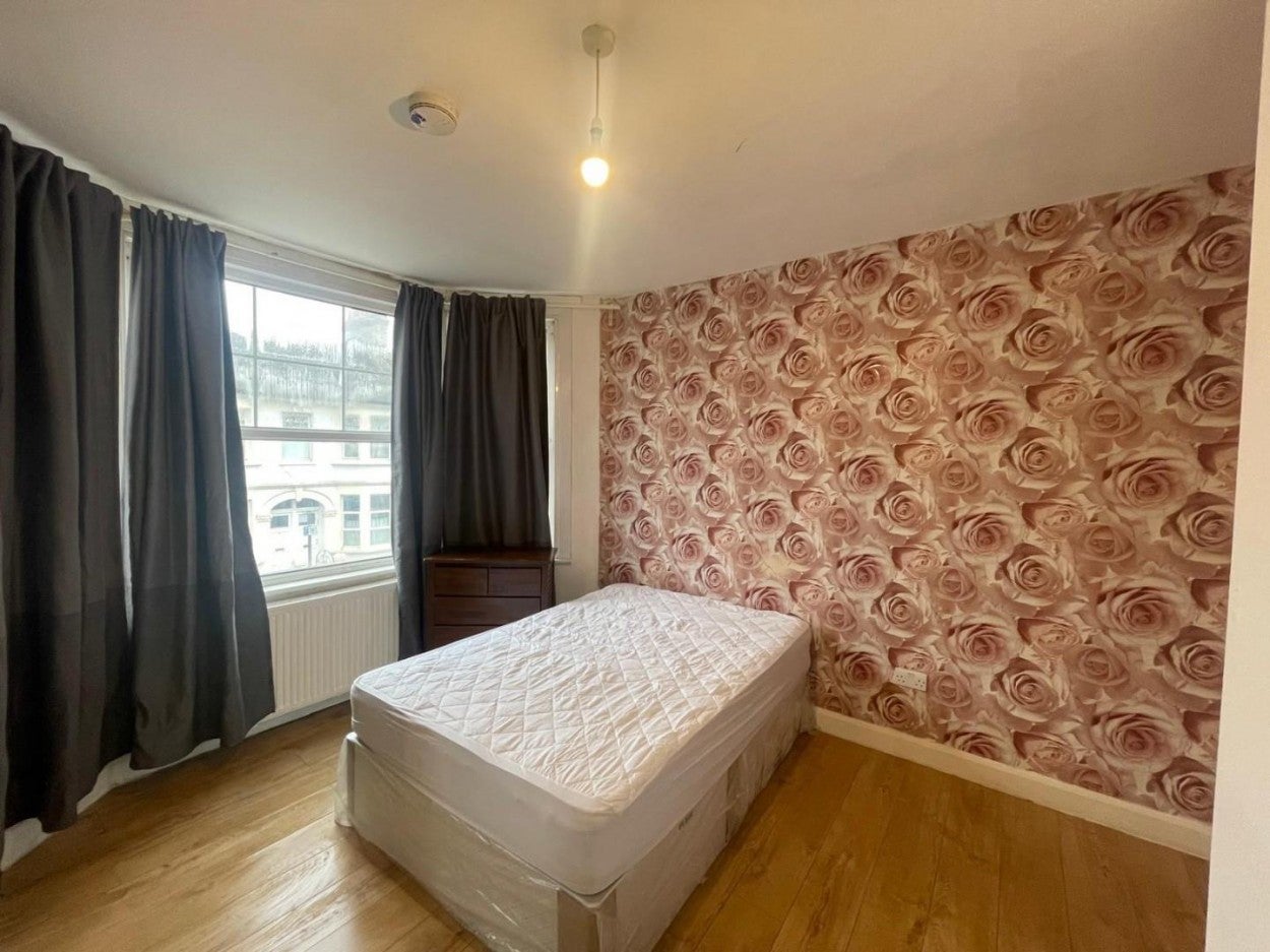 Flat Churchmead Road in Greater London