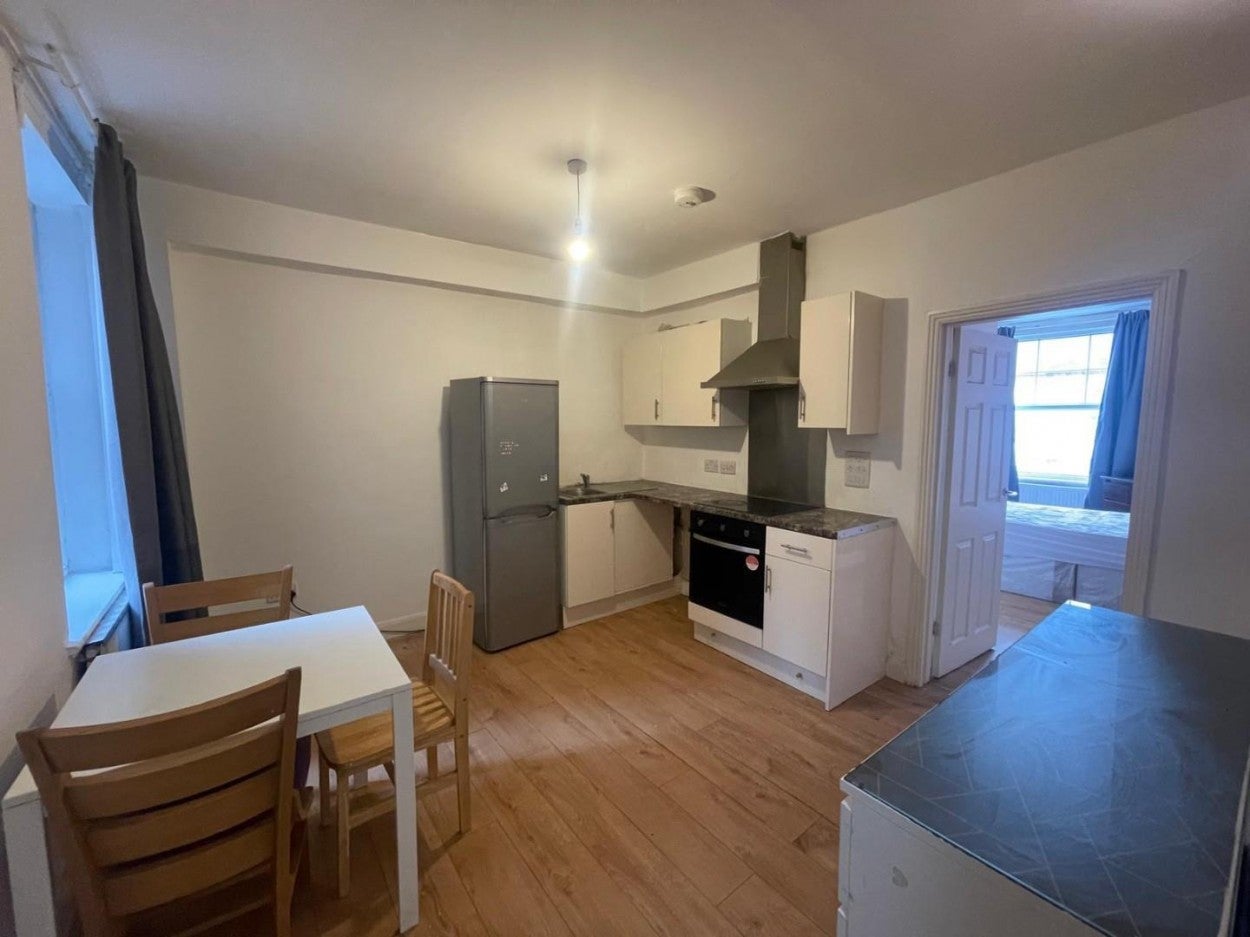 Flat Churchmead Road in Greater London