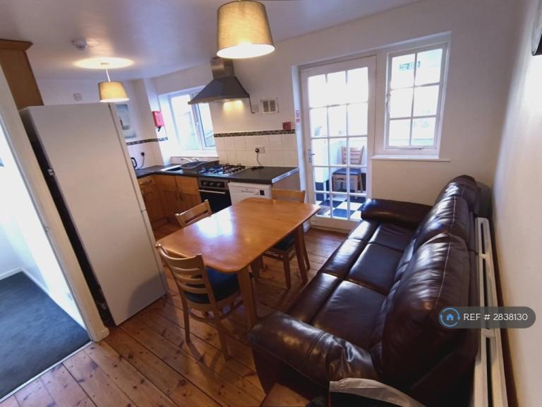 Flat Pengarth Road in Falmouth