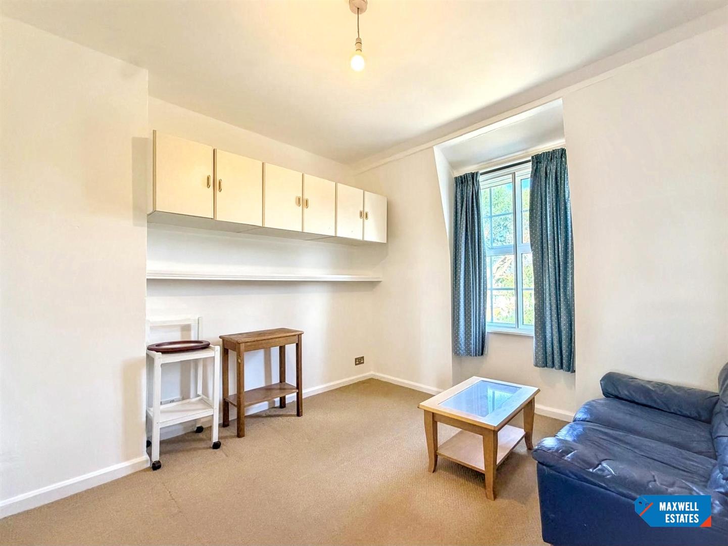 Flat Watling Avenue in Greater London