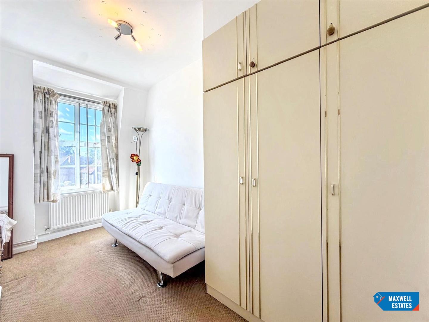 Flat Watling Avenue in Greater London