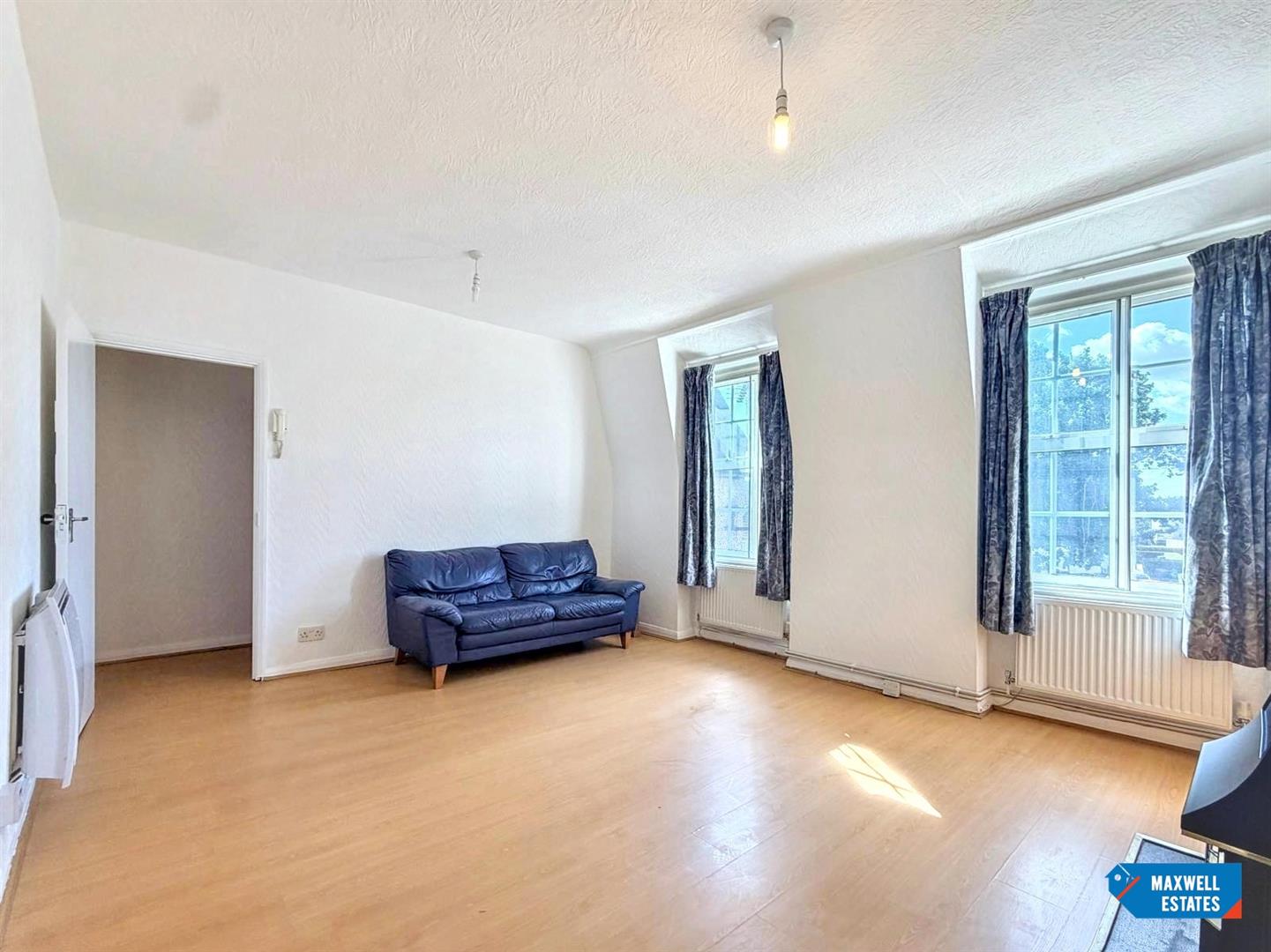 Flat Watling Avenue in Greater London