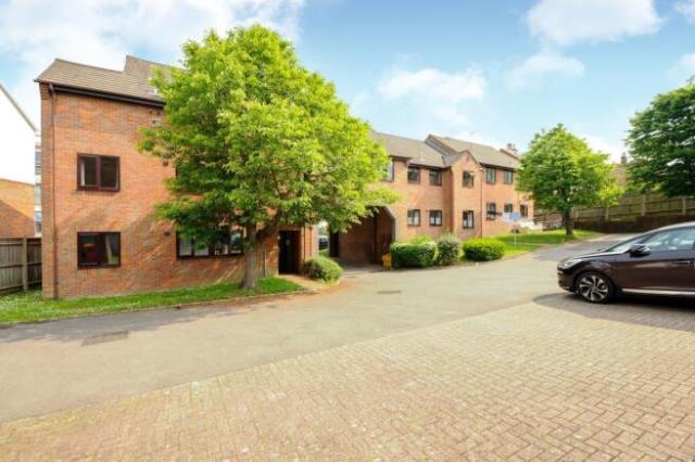 Flat Alexander Street in Chesham