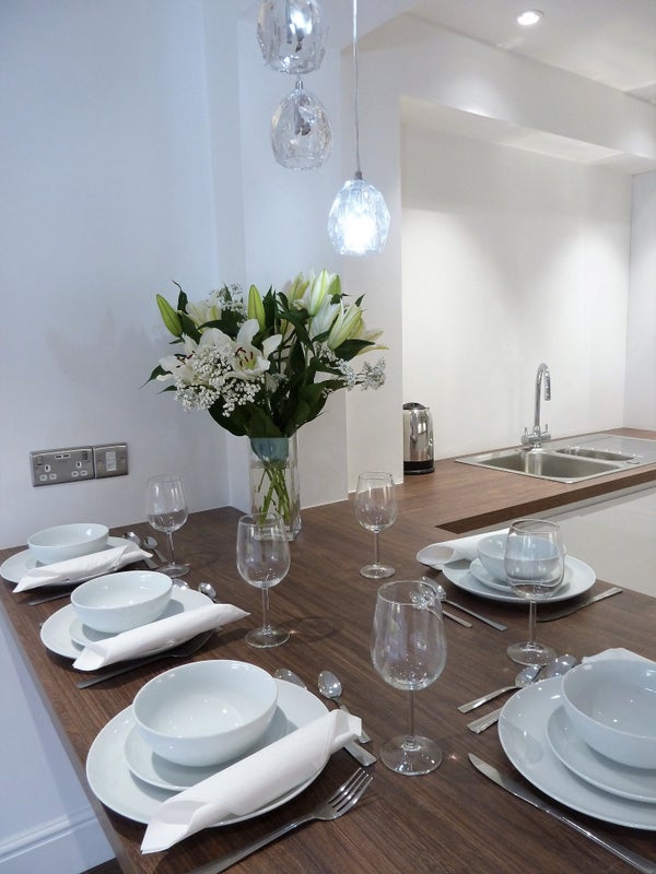 House Poplar Close in Crawley