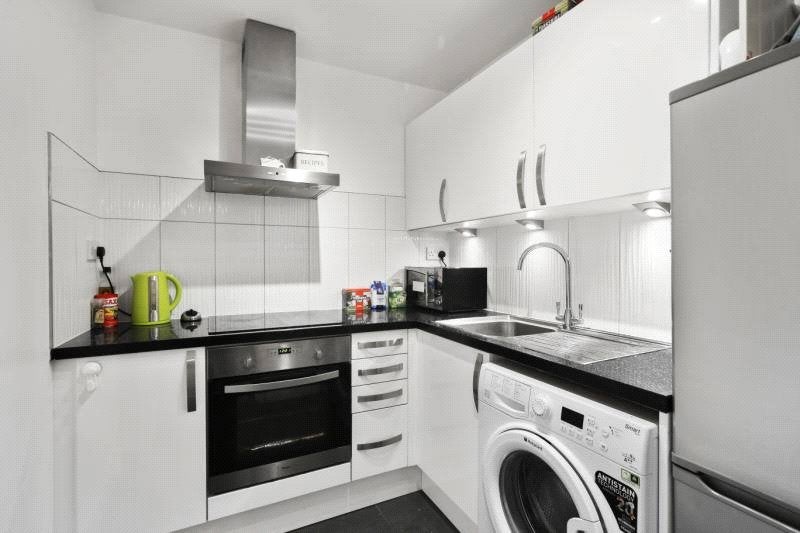 Flat Uxbridge Road in Greater London