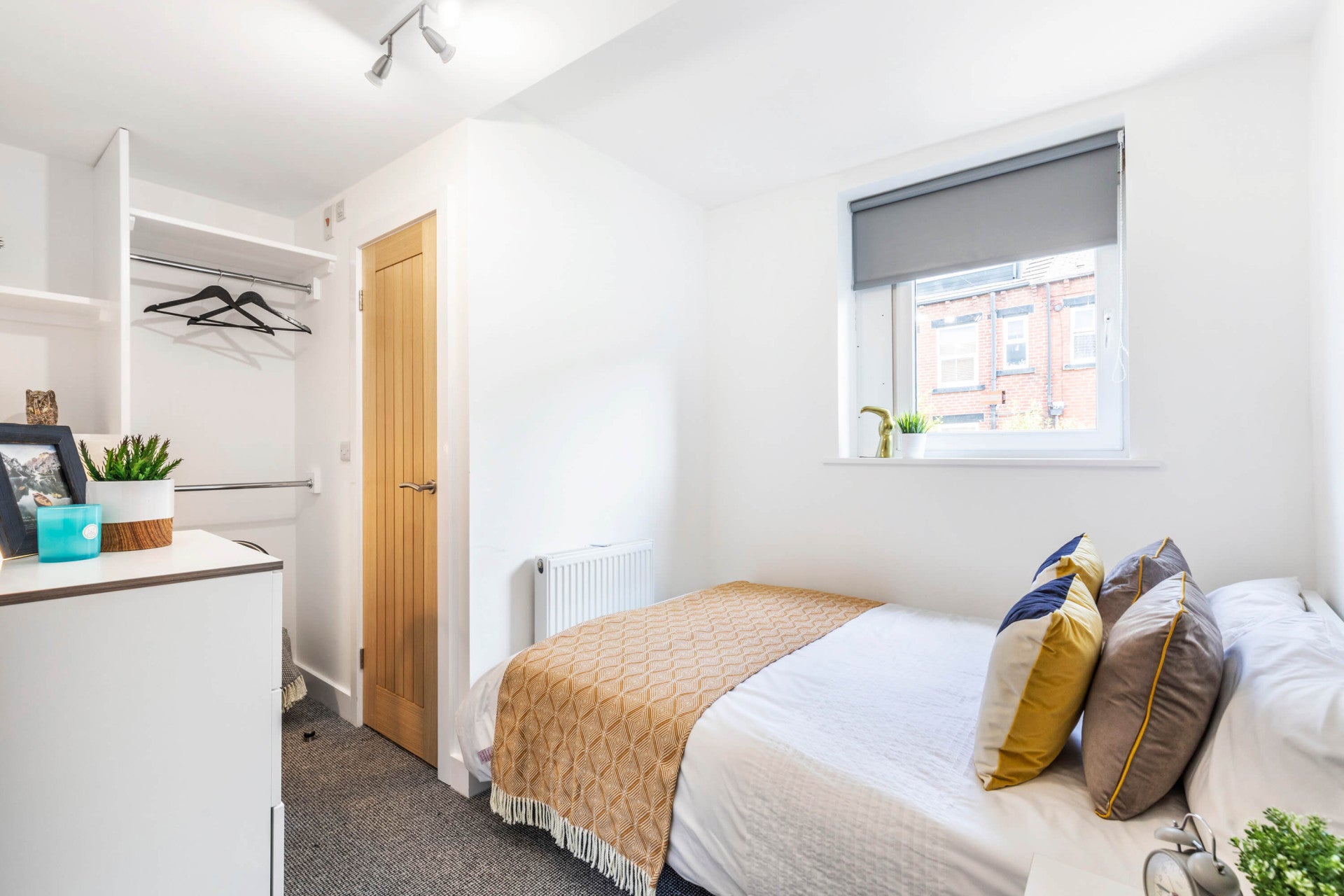 Room Hartley Crescent in Leeds