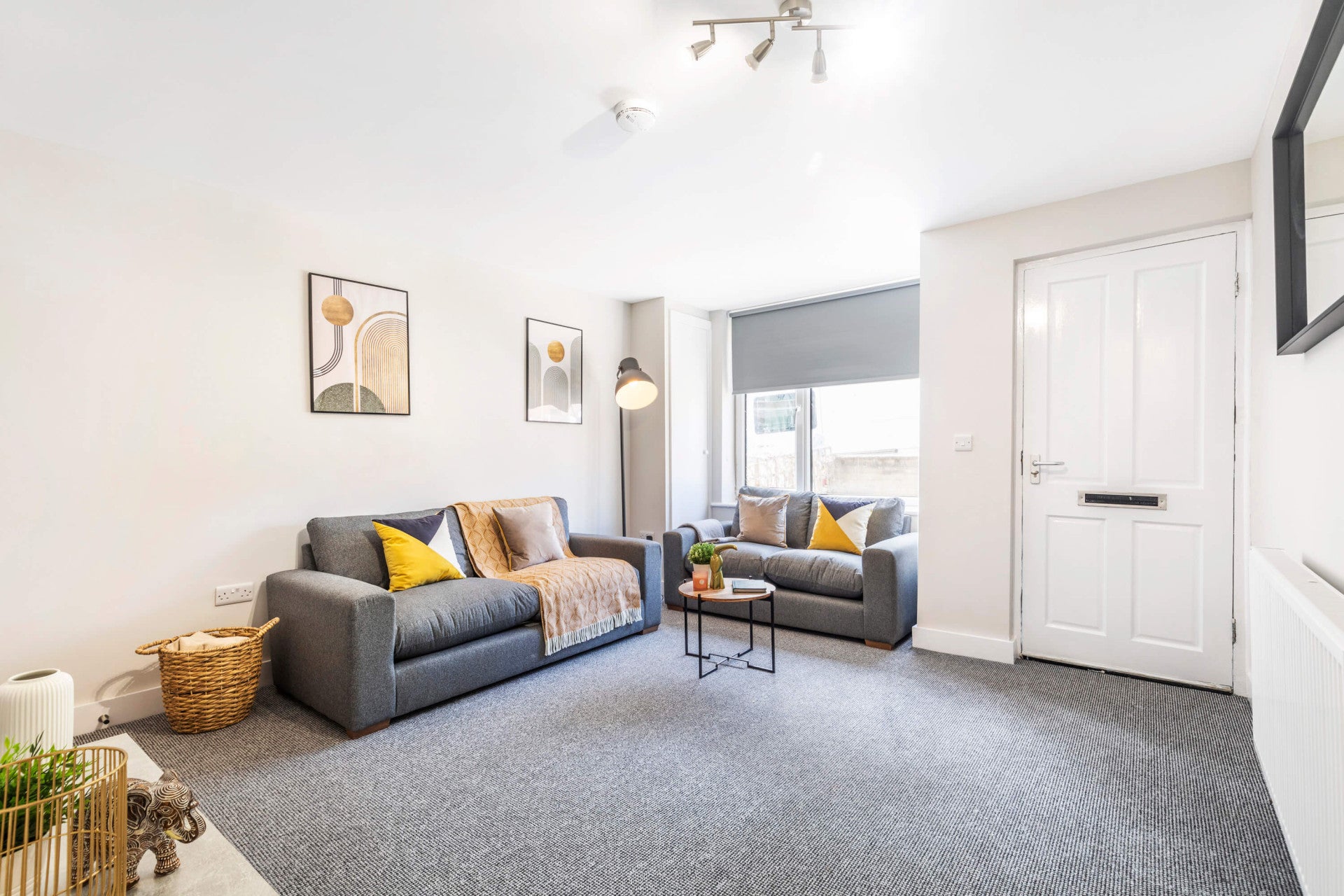 Room Hartley Crescent in Leeds