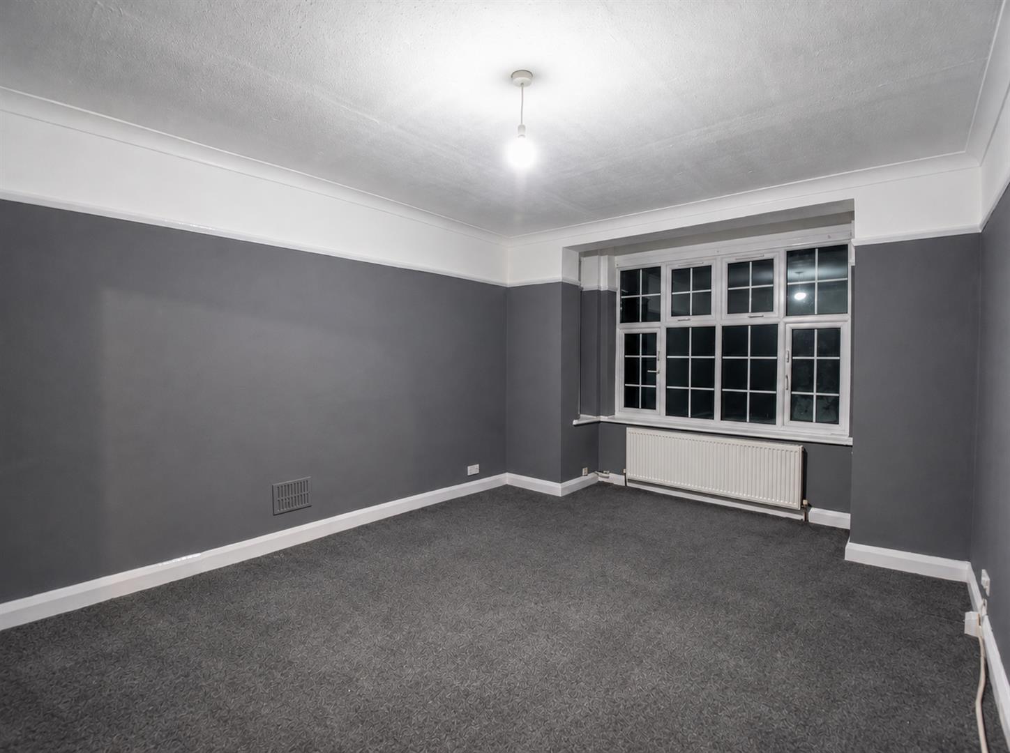 Flat Wynash Gardens in Greater London