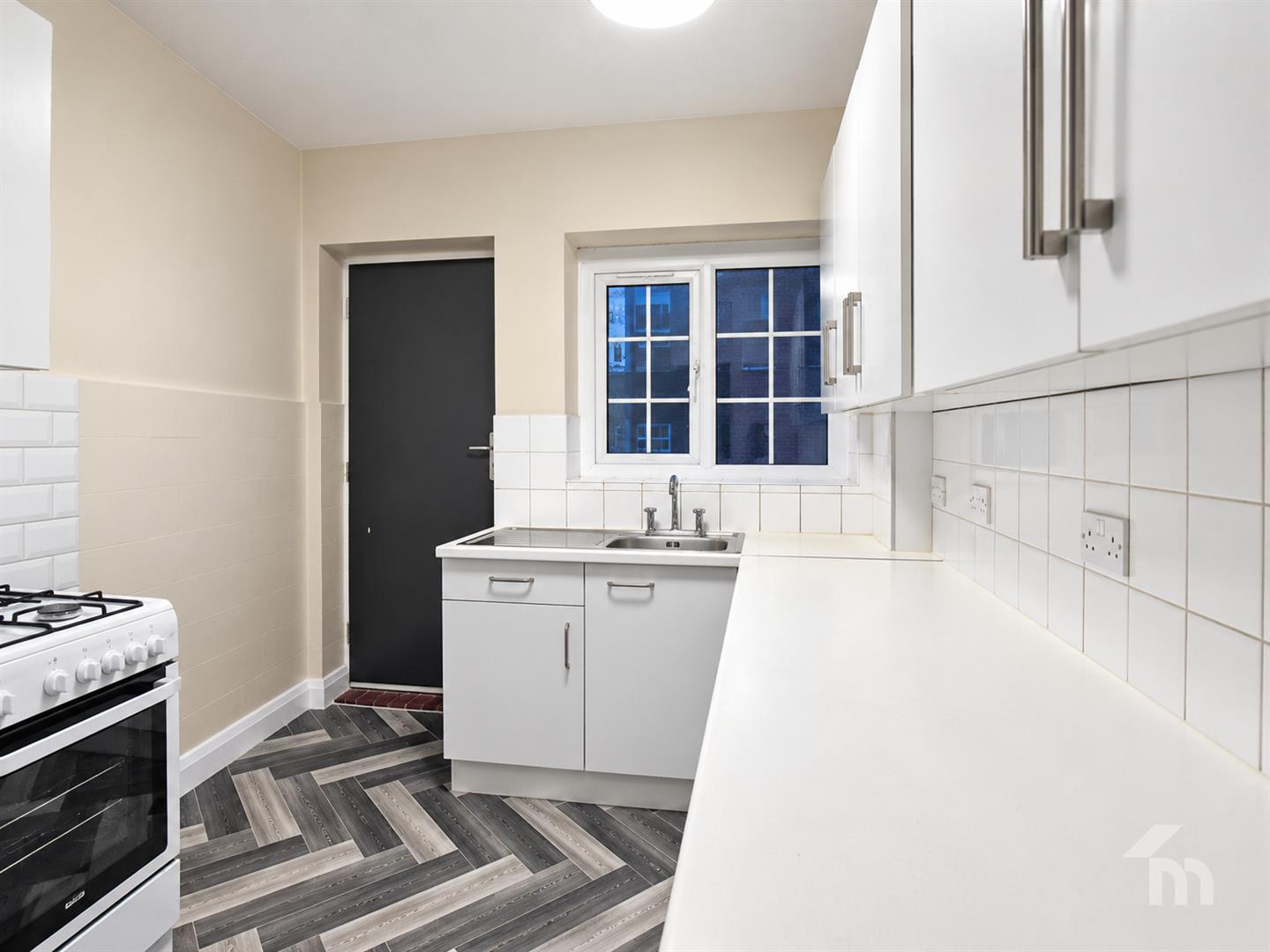Flat Wynash Gardens in Greater London