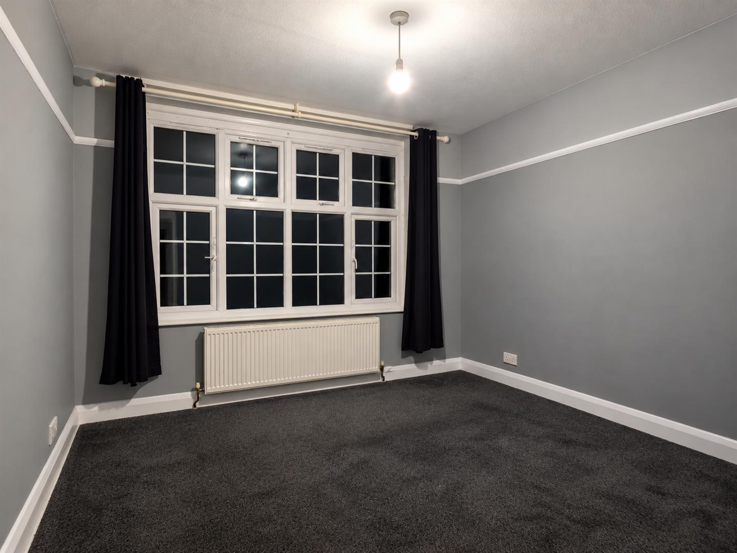 Flat Wynash Gardens in Greater London