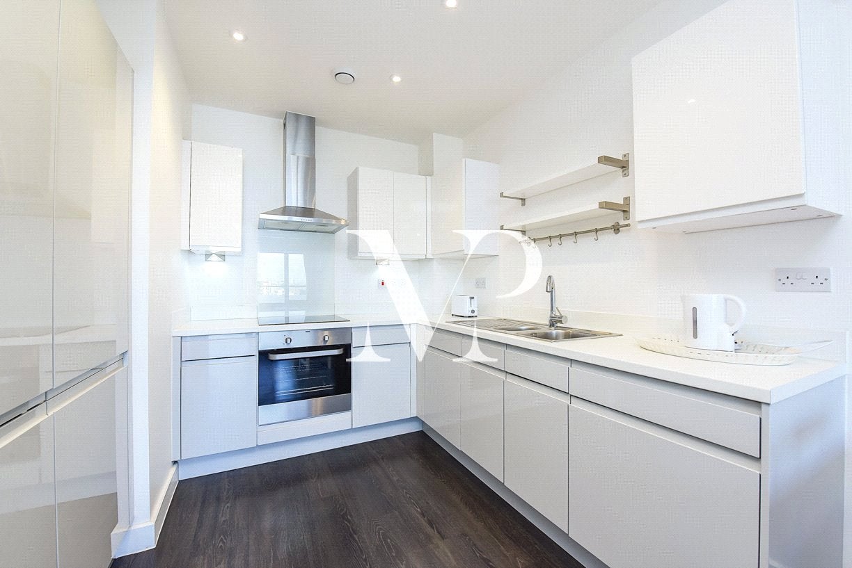 Flat Peartree Way in Greater London