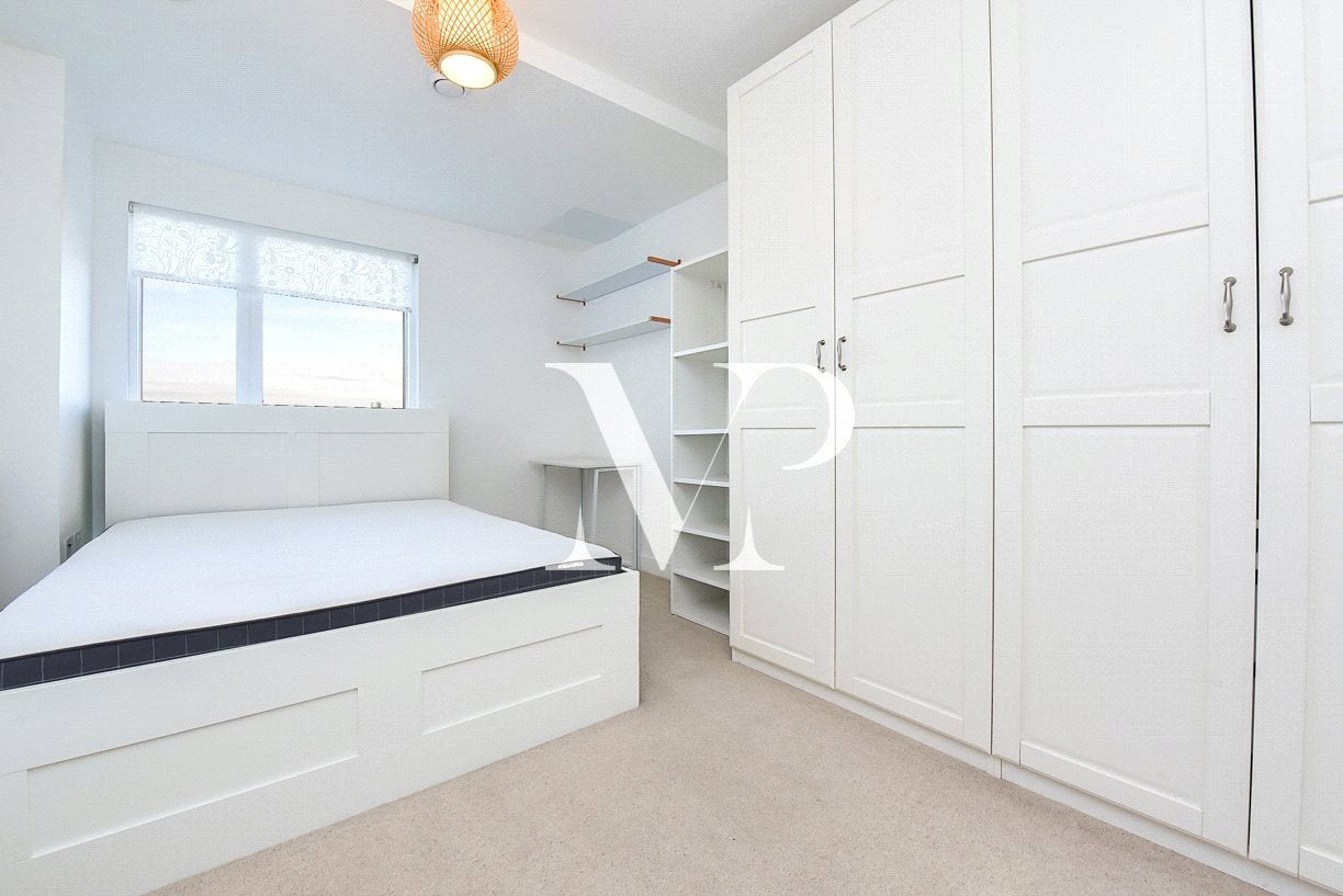 Flat Peartree Way in Greater London
