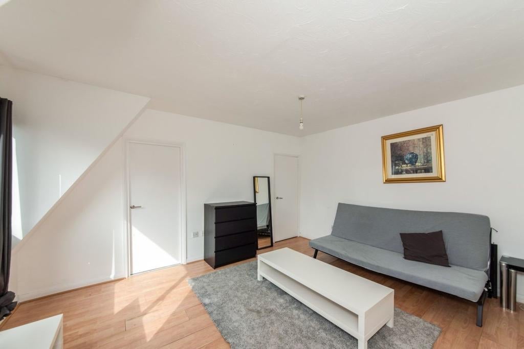 Flat Abbeyfields Close in Greater London