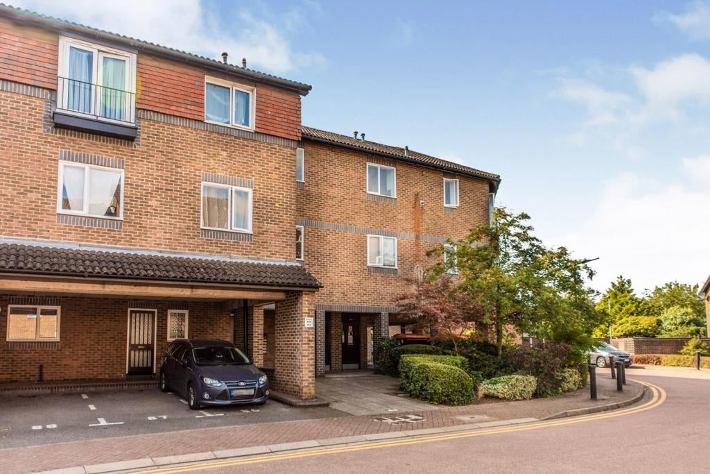 Flat Abbeyfields Close in Greater London