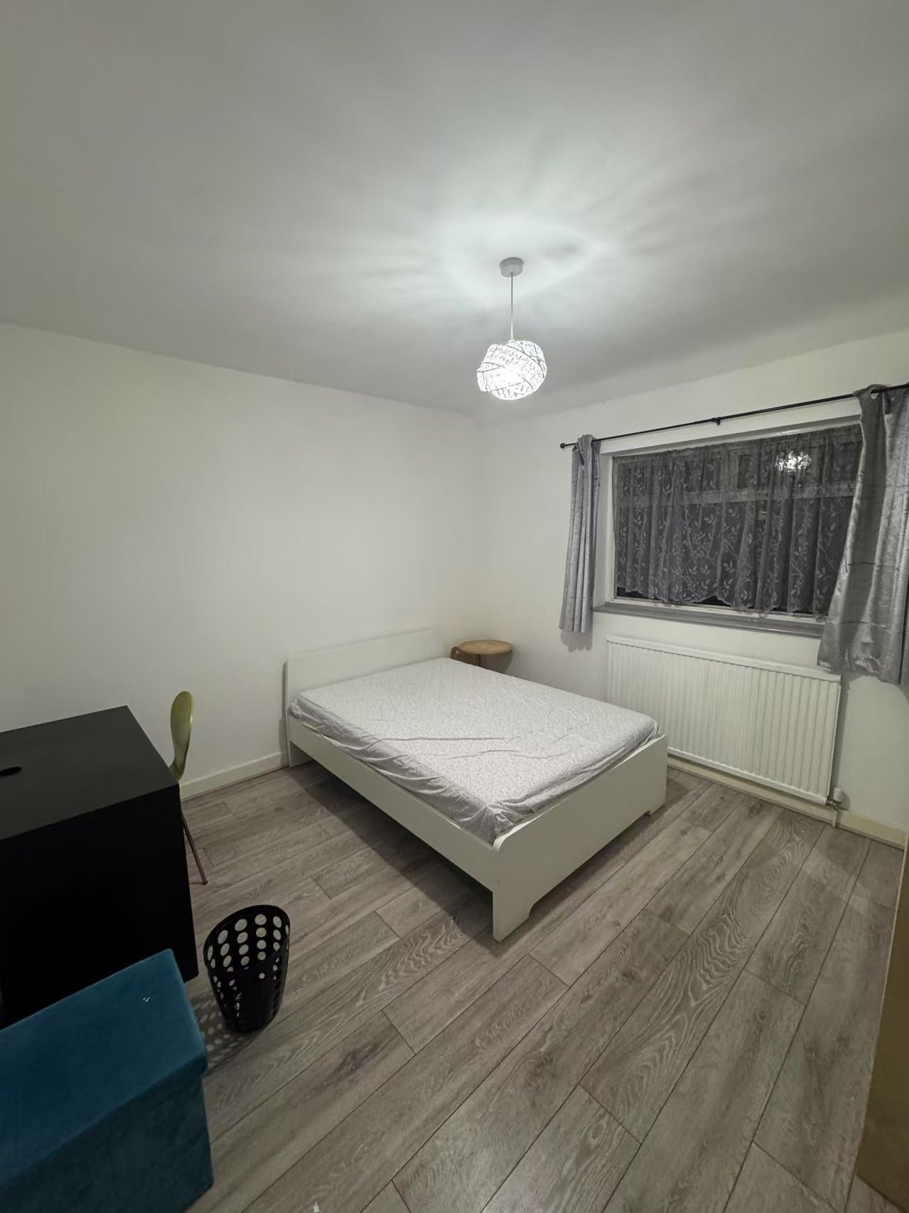 Flat Chalfont Avenue in Greater London