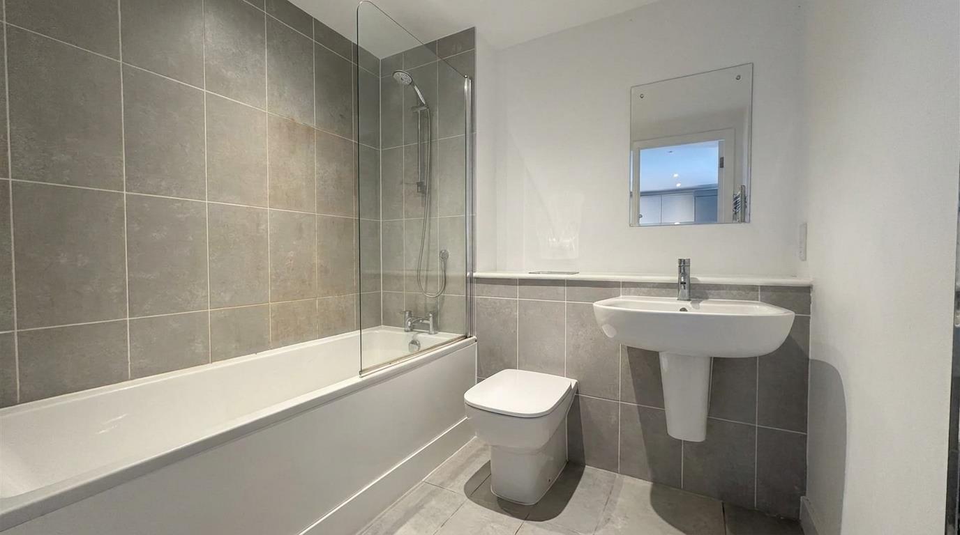 Flat Saxton Lane in Leeds
