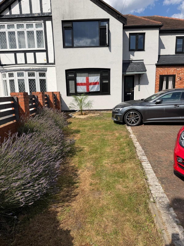 Room Ainslie Wood Road in Greater London