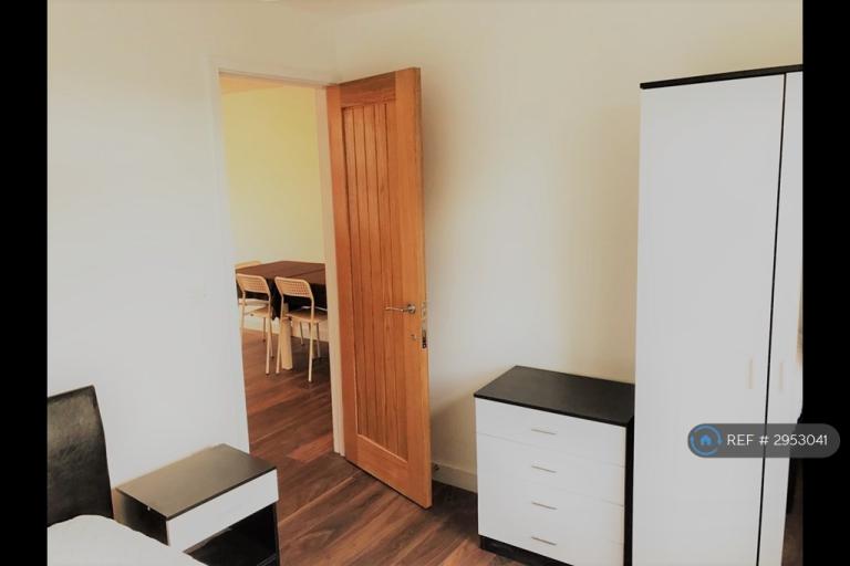 Flat Amersham Road in Greater London