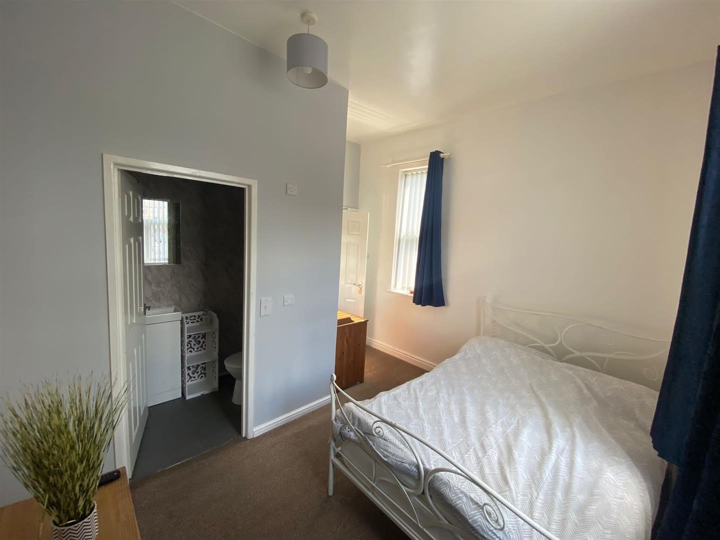 Room Alastair Road in Stoke-on-Trent