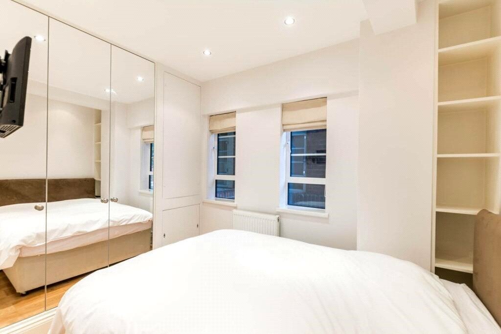 Flat Sloane Avenue in Greater London