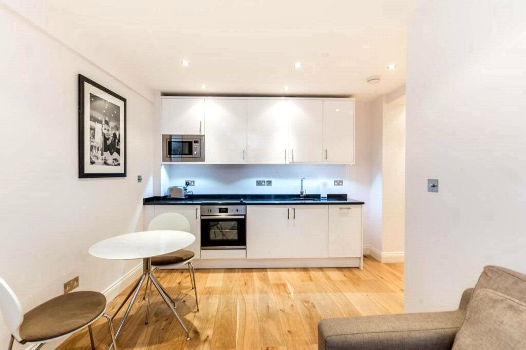Flat Sloane Avenue in Greater London