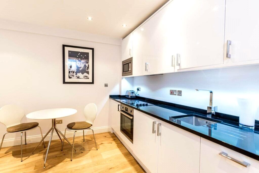 Flat Sloane Avenue in Greater London