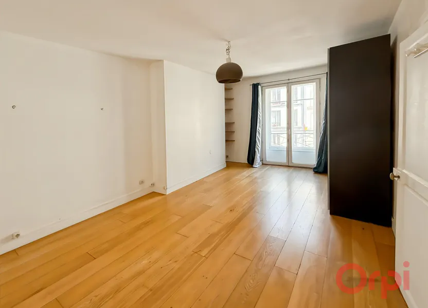Flat Rue de Mazagran in Paris