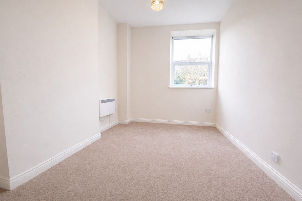 Flat Ashley Hill in Bristol