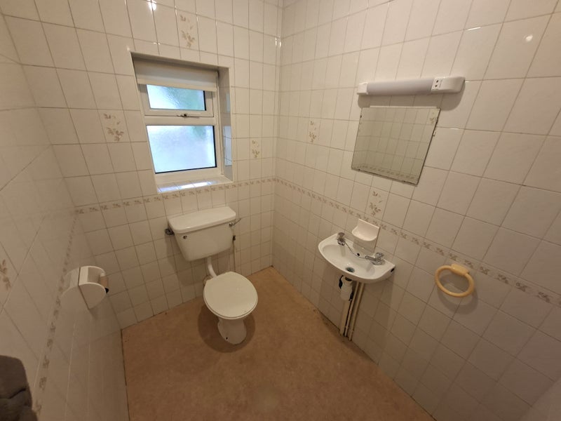 Room Stockwell Drive in Kirklees