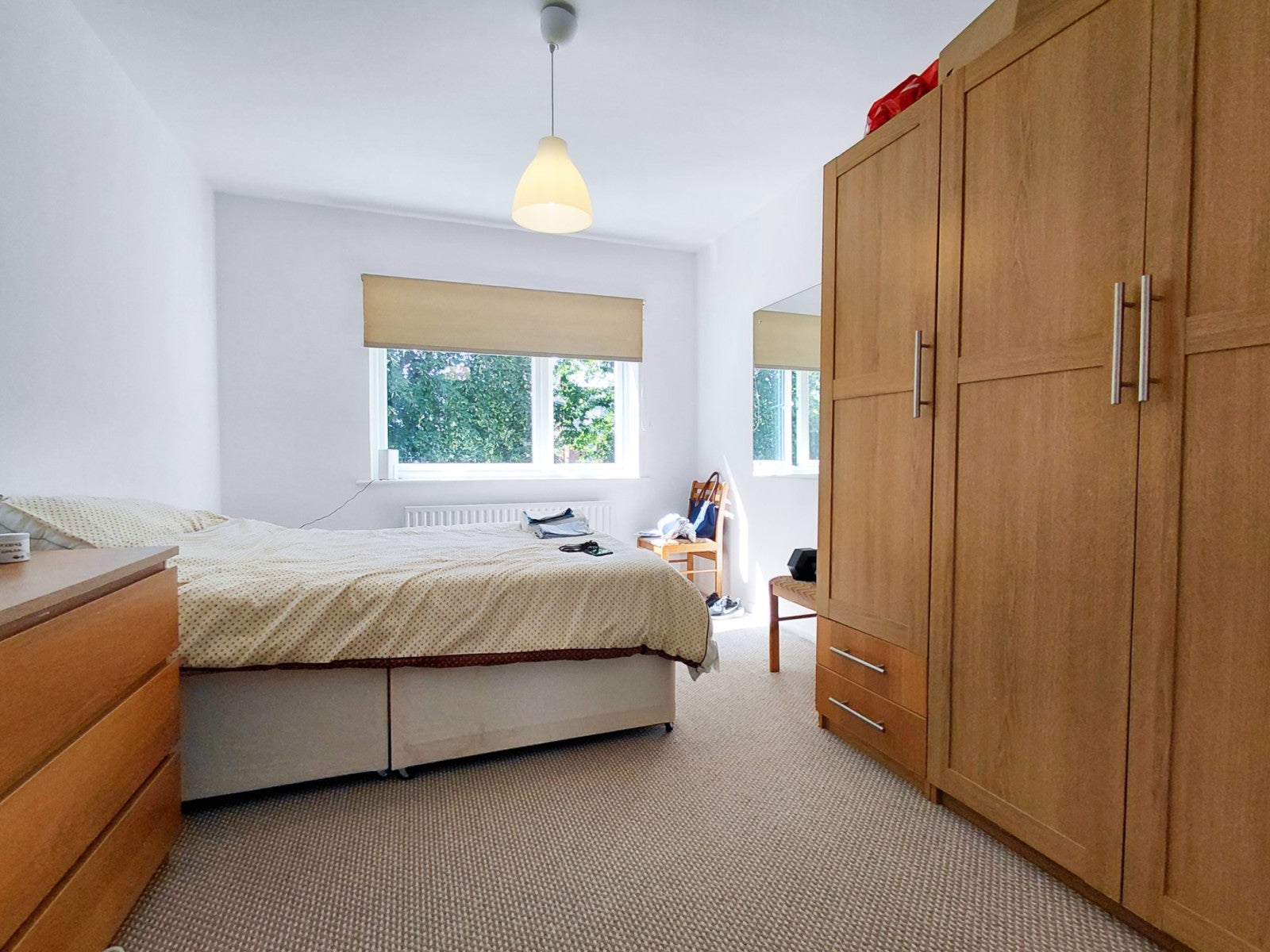 Flat Oak Tree Close in Greater London