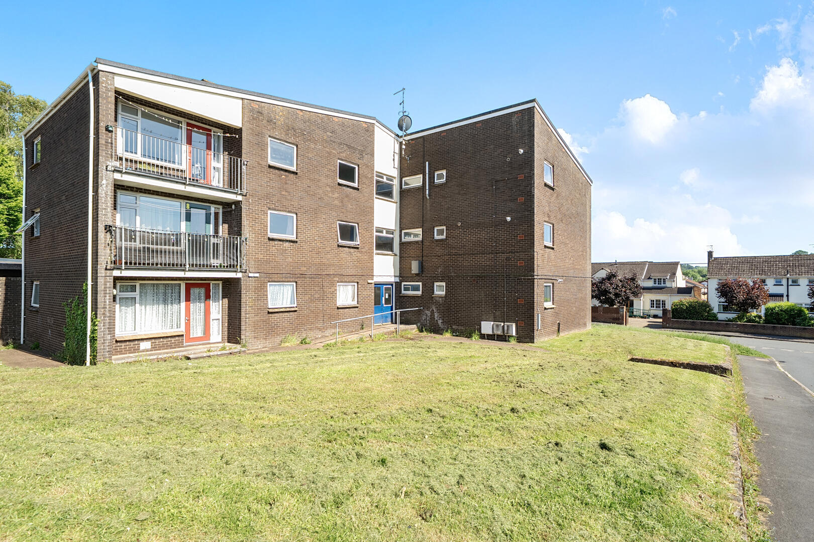 Flat Orchard Way in Mid Devon