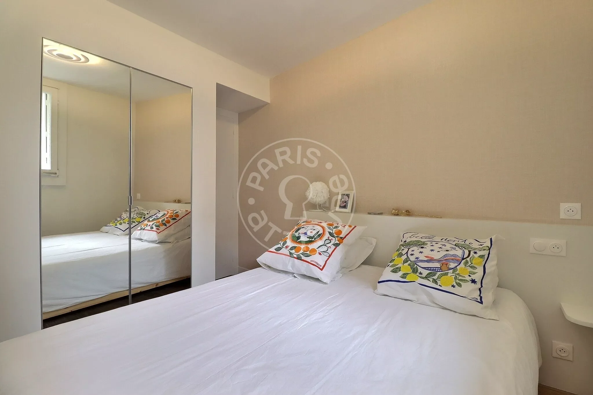 Appartement Rue Yvonne Le Tac à Paris